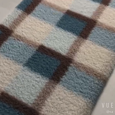 Tela verde 300gsm 150D de Sherpa de la capa del invierno del lecho caliente de la alfombra