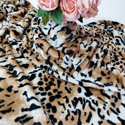 La tela de la felpa de la piel de imitación del paño grueso y suave del picovoltio para el leopardo de la tapicería de la ropa de los zapatos imprimió