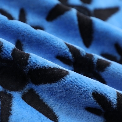 Tela suave lateral doble del paño grueso y suave de la franela impresa esquilada para la ropa de noche de la manta del lecho