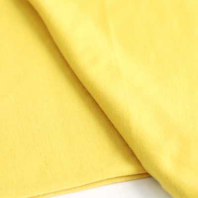 El algodón hizo punto la sola tela 100gsm del jersey para la camisa empaqueta la alineación