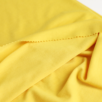 El algodón hizo punto la sola tela 100gsm del jersey para la camisa empaqueta la alineación