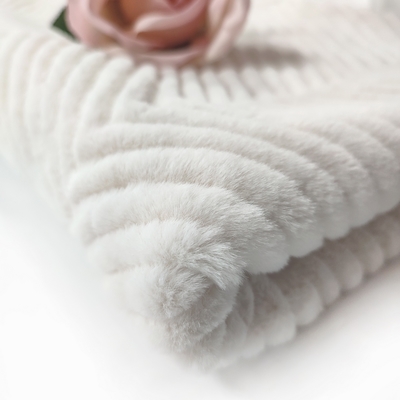 La tela sólida sucinta de la piel de imitación de Sherpa grabó en relieve el conejo para Sofa Cover